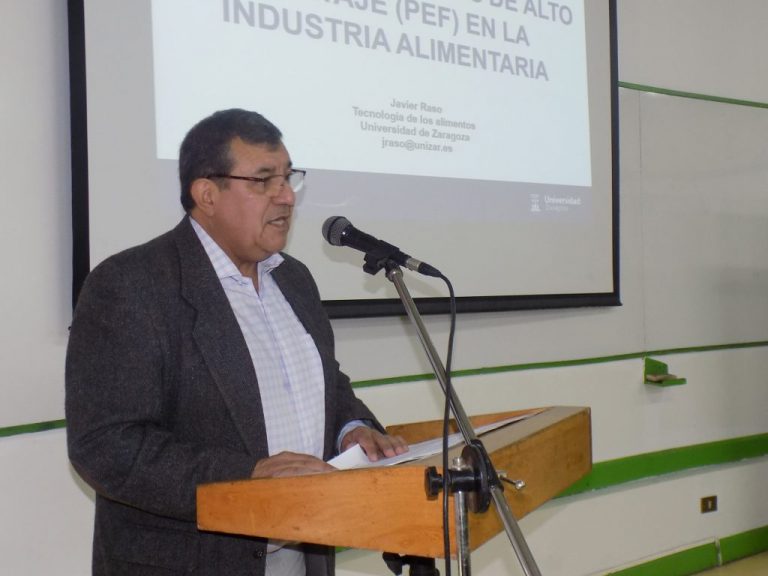 Catedrático español dictó conferencia en marco del Día del Ingeniero en Alimentos