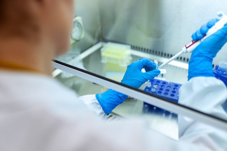 Ministerio de Ciencia anuncia fondo de $1.500 millones para apoyar diagnóstico de COVID-19 en la red de laboratorios universitarios