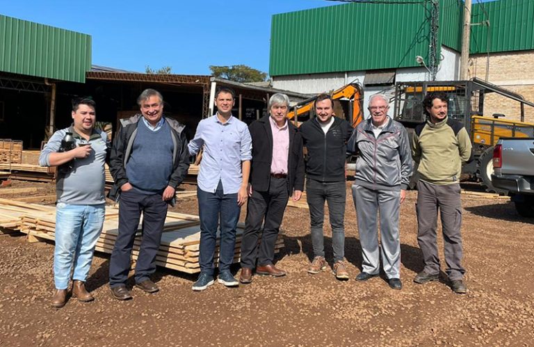 Investigadores de la Universidad del Bío-Bío visitaron Pymes madereras en Argentina