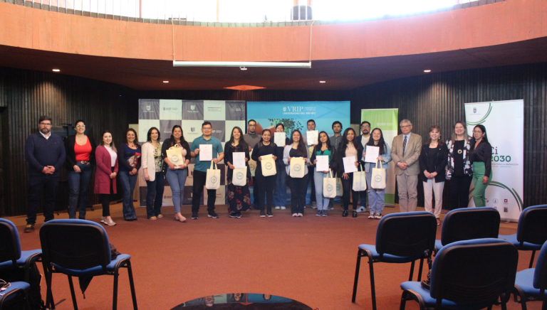 Participantes de la Hackatón reciben certificación en la UBB