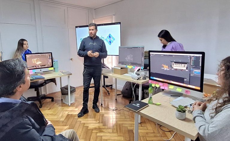 Laboratorio de la Escuela de Diseño Gráfico UBB se destaca en el desarrollo de tecnologías de realidad aumentada y virtual