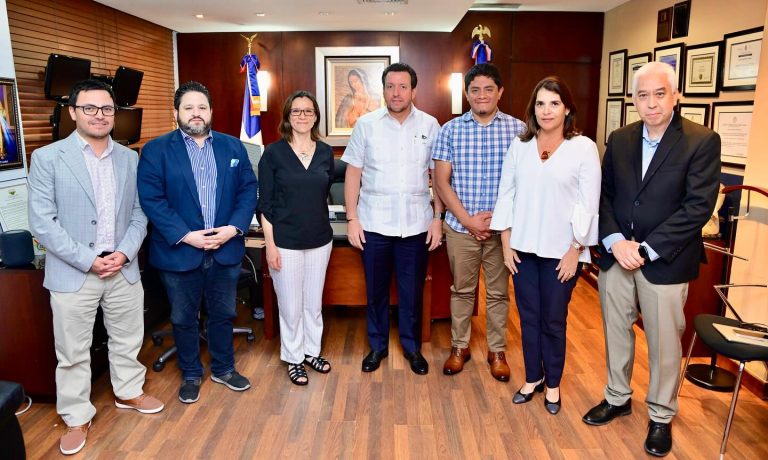 Ejecutivo VRIP visita UNICARIBE en el marco del proyecto CYTED