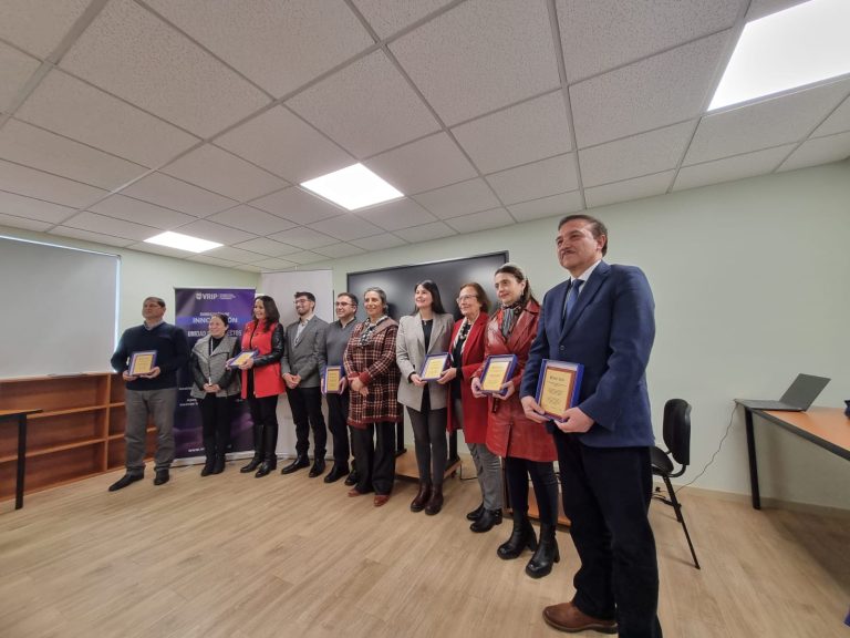 Ceremonia de reconocimiento a los representantes de proyectos de transferencia tecnológica UBB, en Chillán