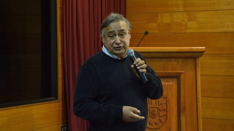 Municipalidad de Concepción premia al Dr. Cristhian Aguilera por su aporte en Investigación Aplicada