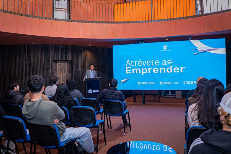 Unidad de Emprendimiento certificó a estudiantes que participaron en programa Atrévete a Emprender